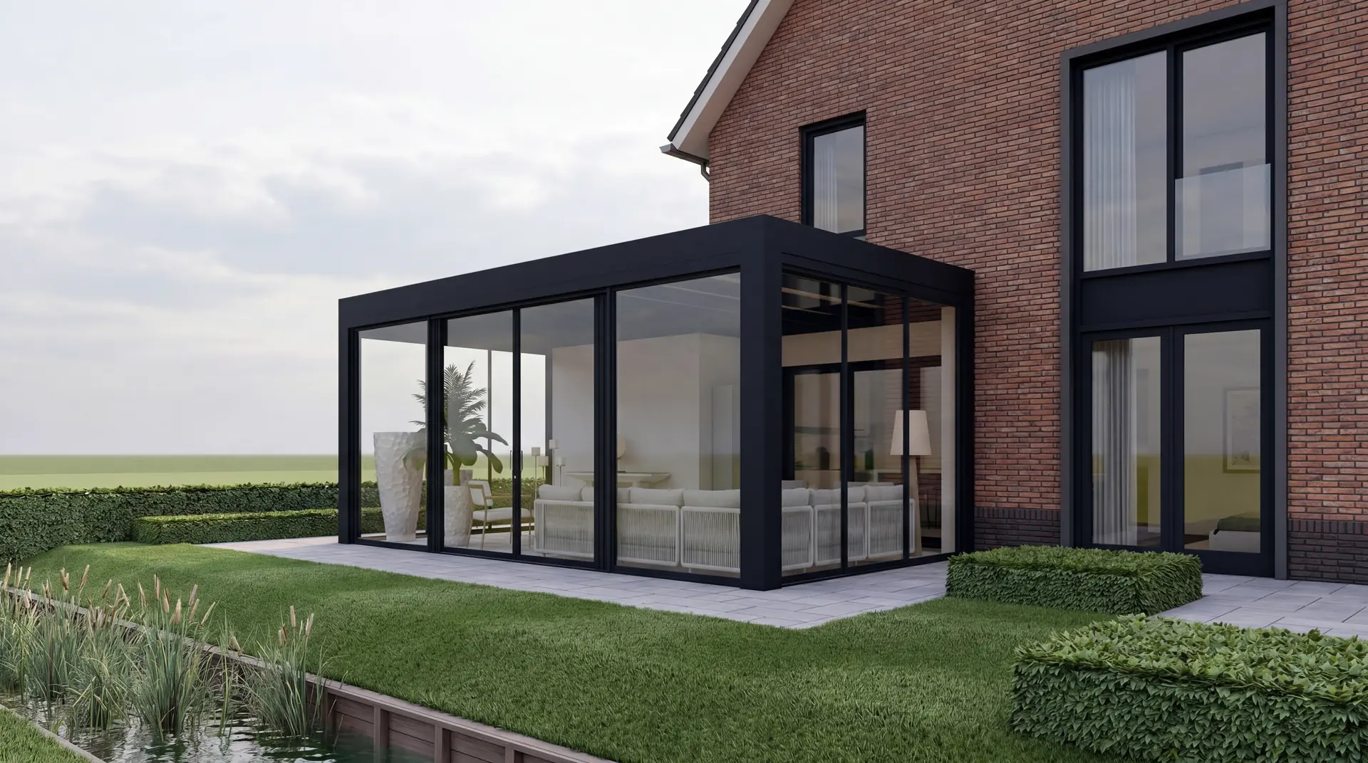 Verandera aluminium schuifpui in antraciet als afgesloten tuinkamer bij baksteen woning met vijver — strakke schuifpui op maat